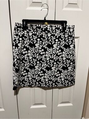 LOFT Black and White Floral Mini Skirt